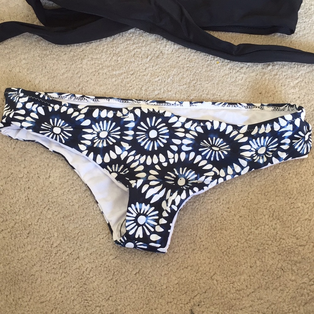 Bikini Set - Picture 2 of 4